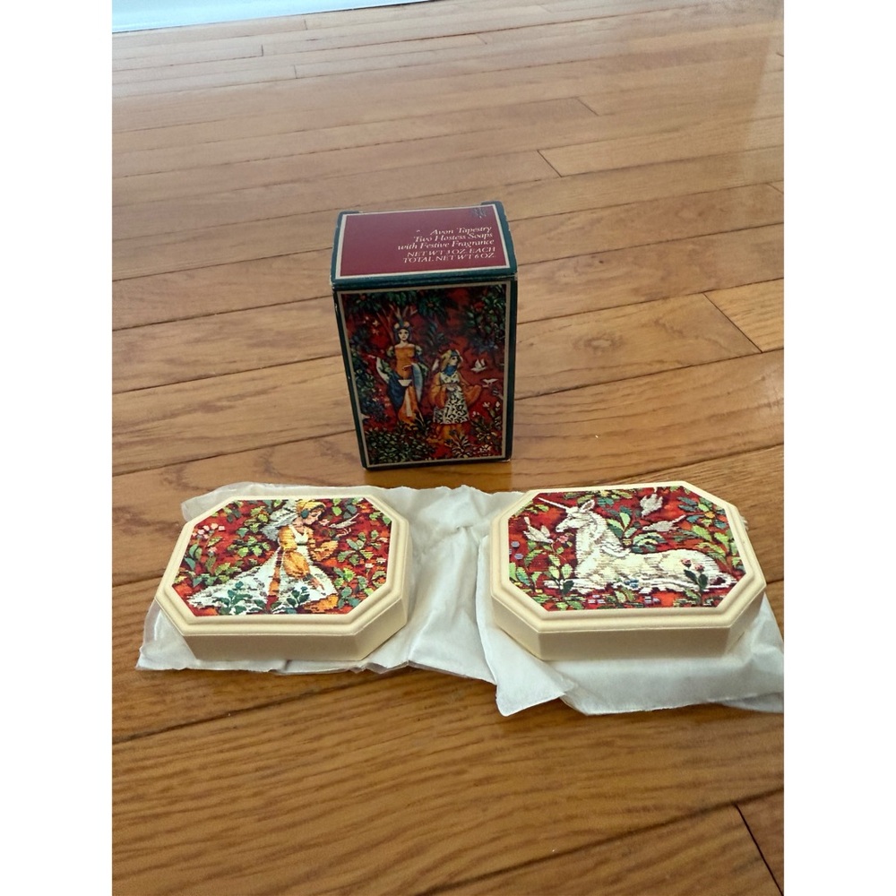 Avon Vintage 1981 Tapestry Two Hostess Soaps with Festive Fragrance - New in Box